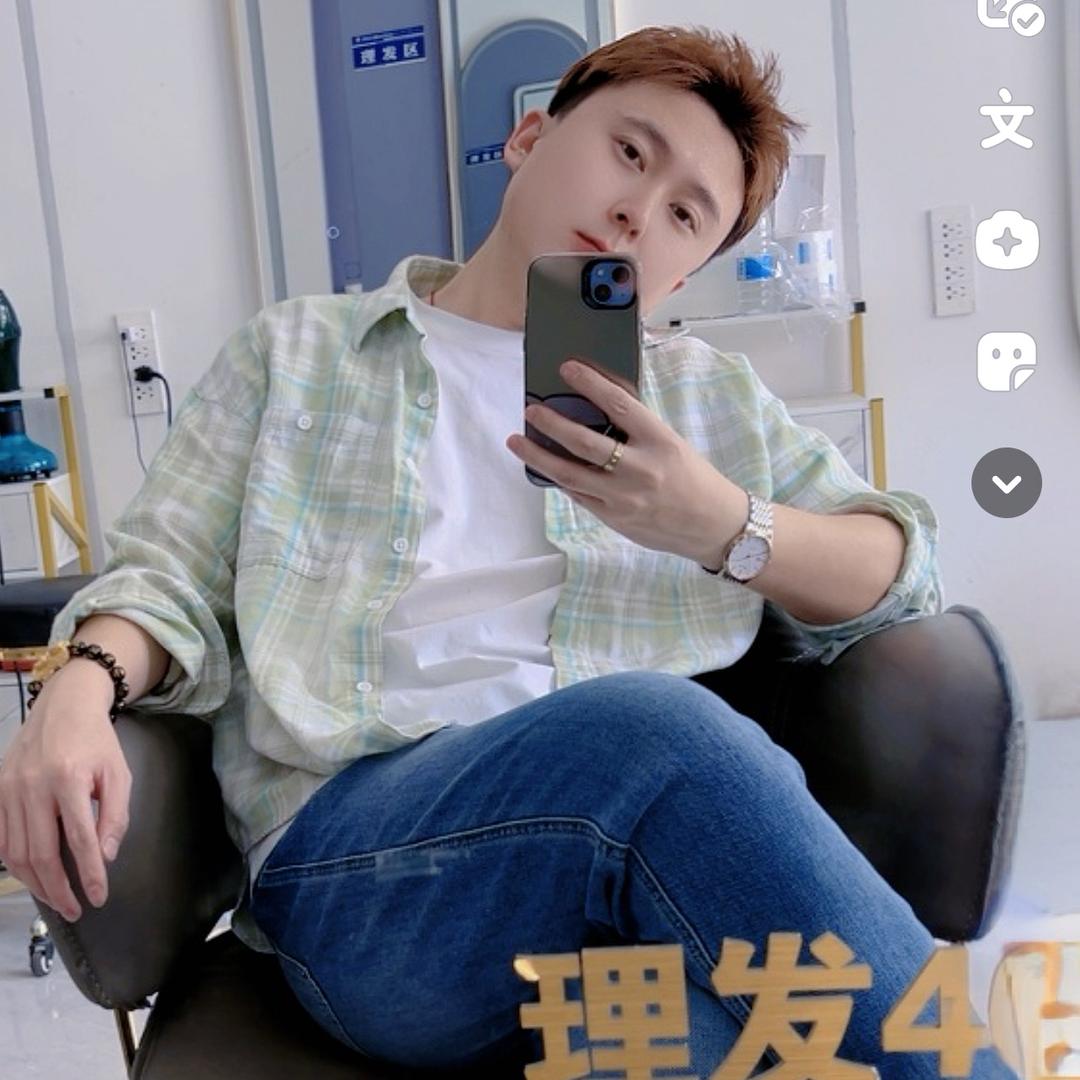 大板  艺剪钟情