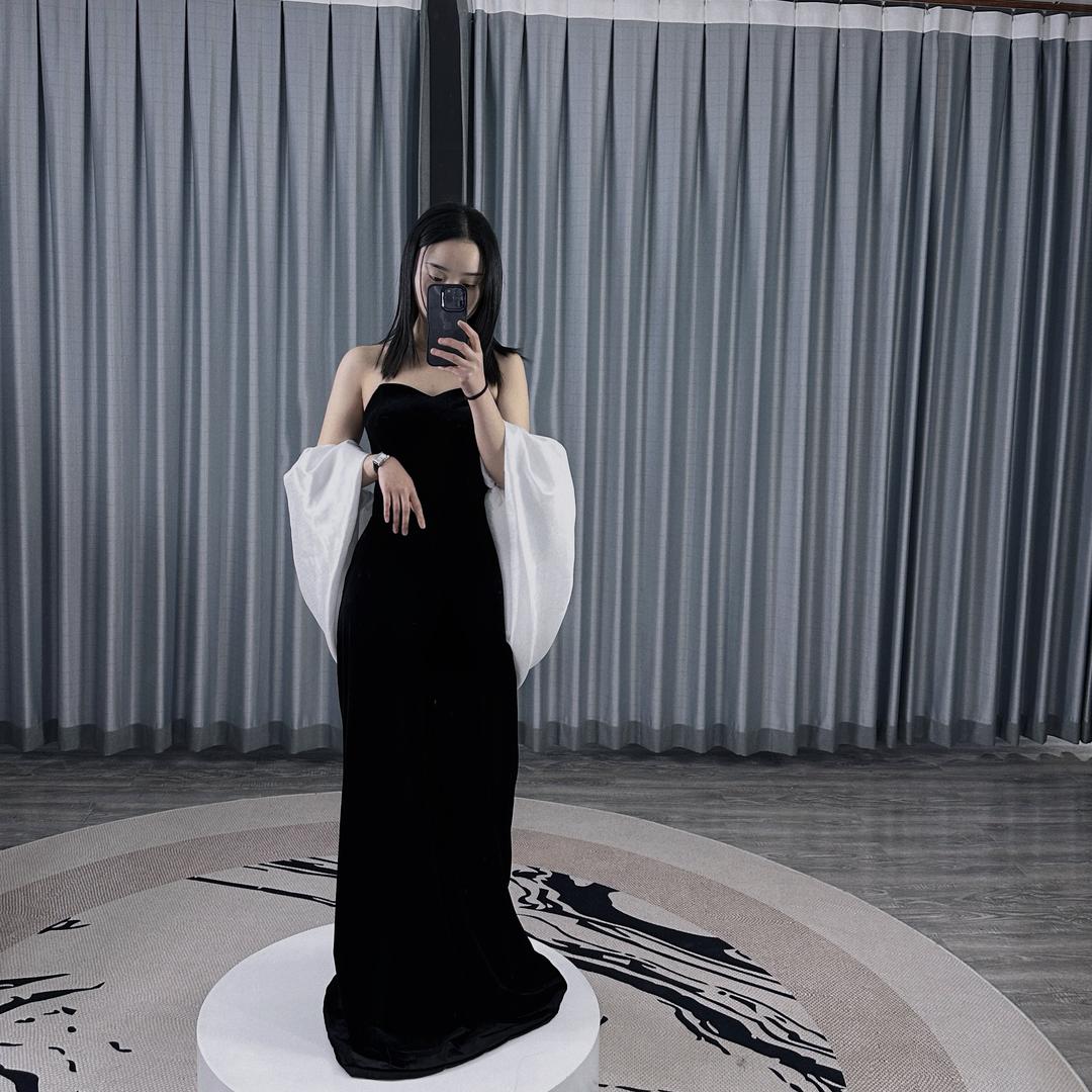 温妤。