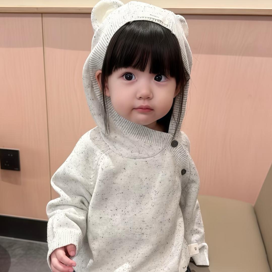 东京忧郁少女在喂鸡