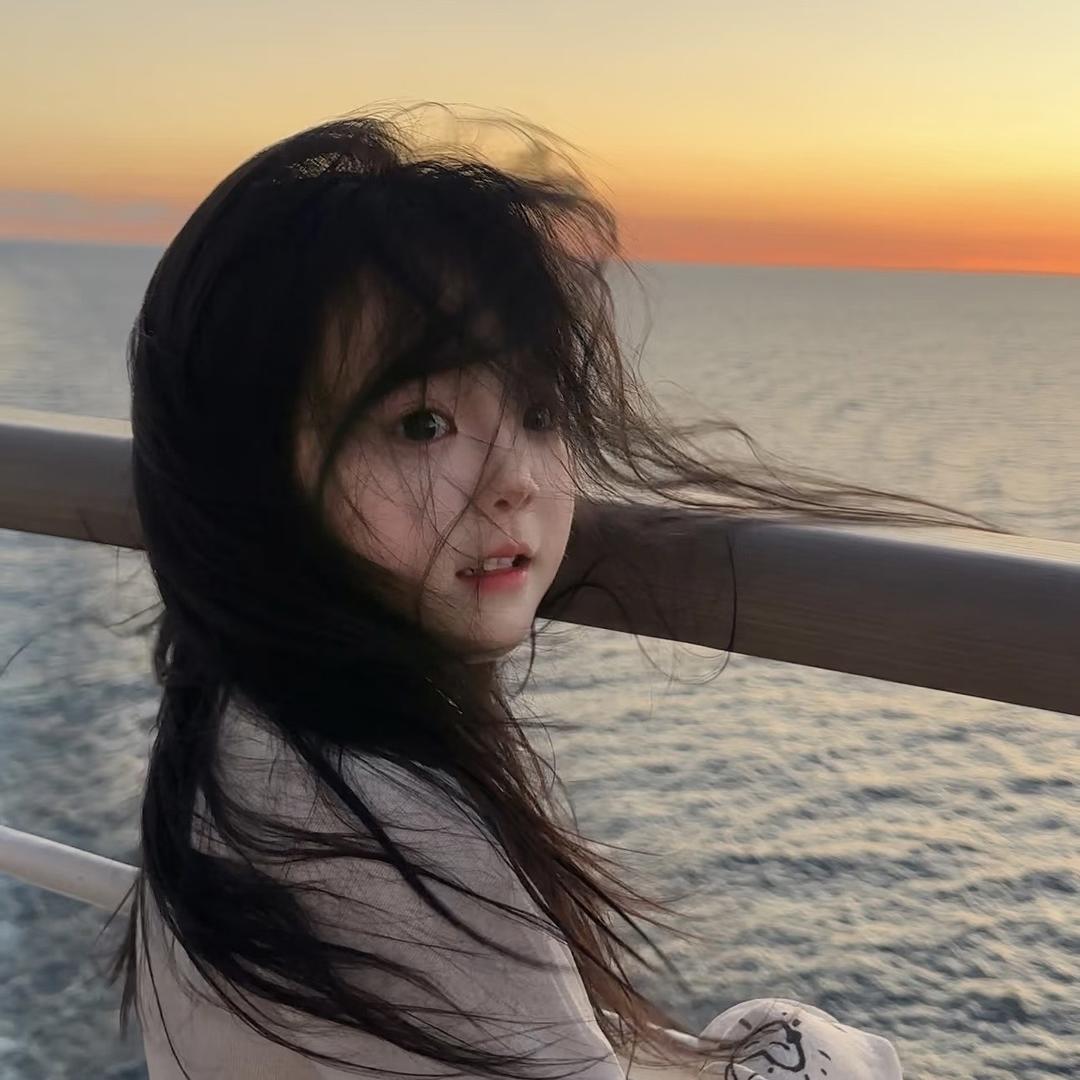 小月亮✌︎' ֊'