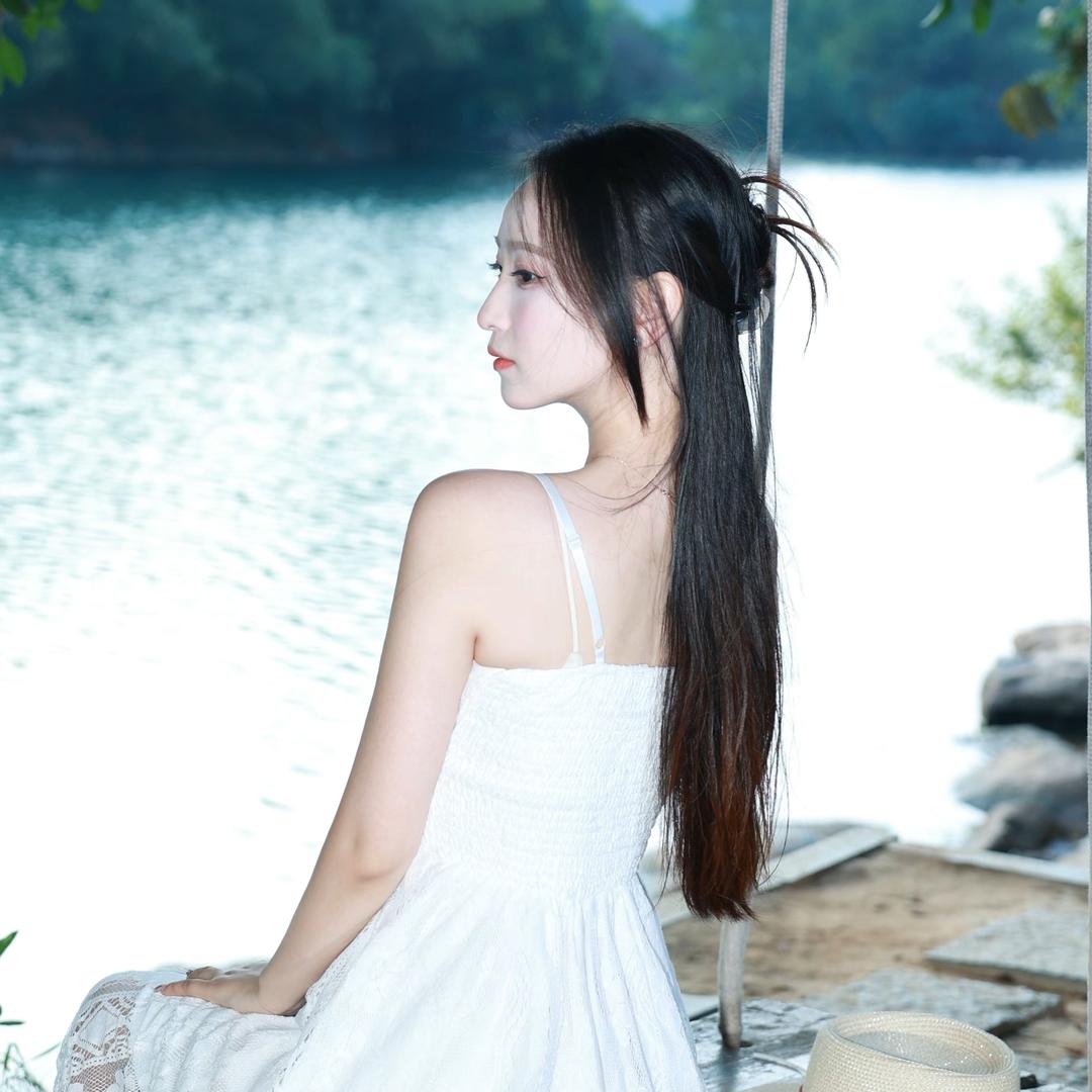 是静小妍吖