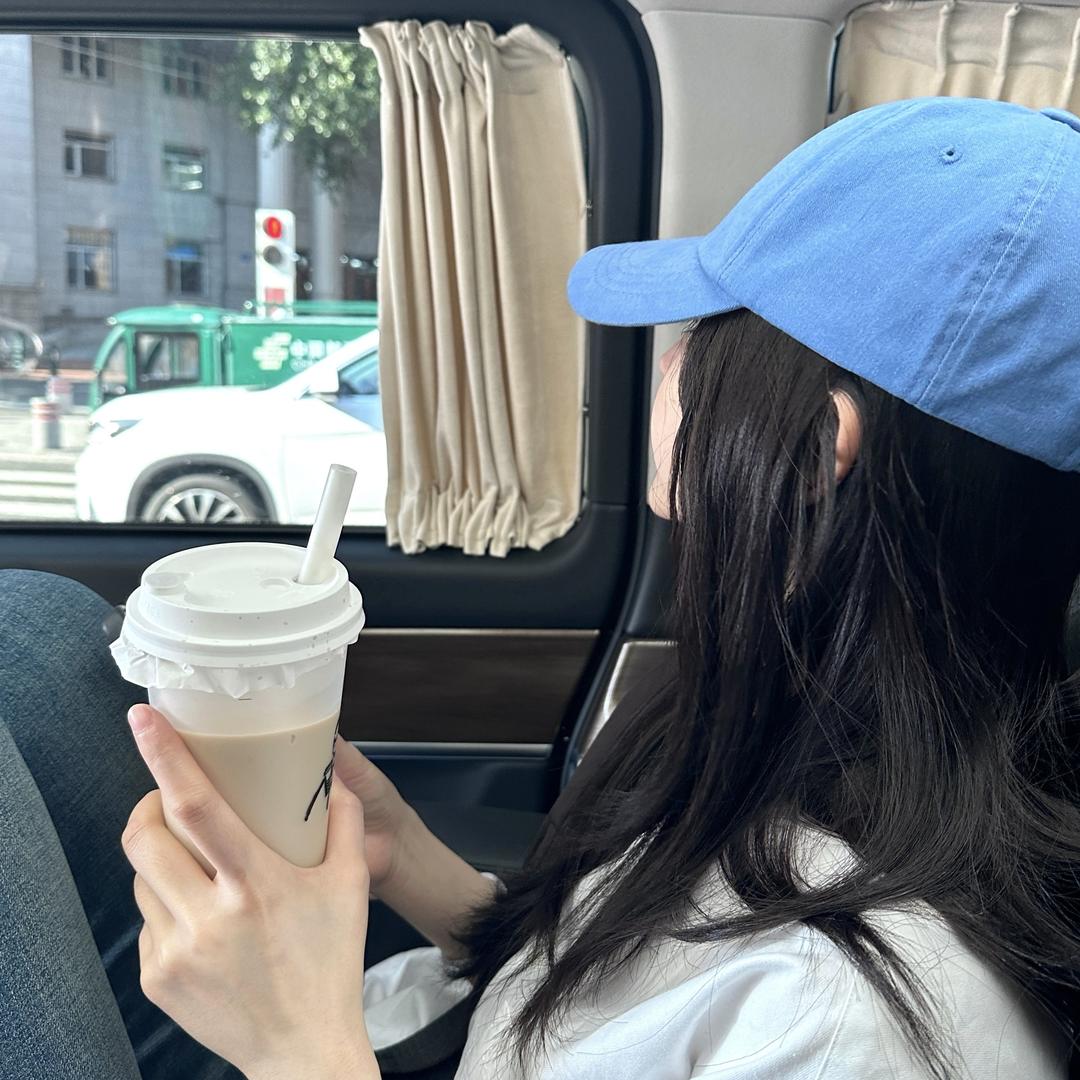 来杯黑加仑奶昔