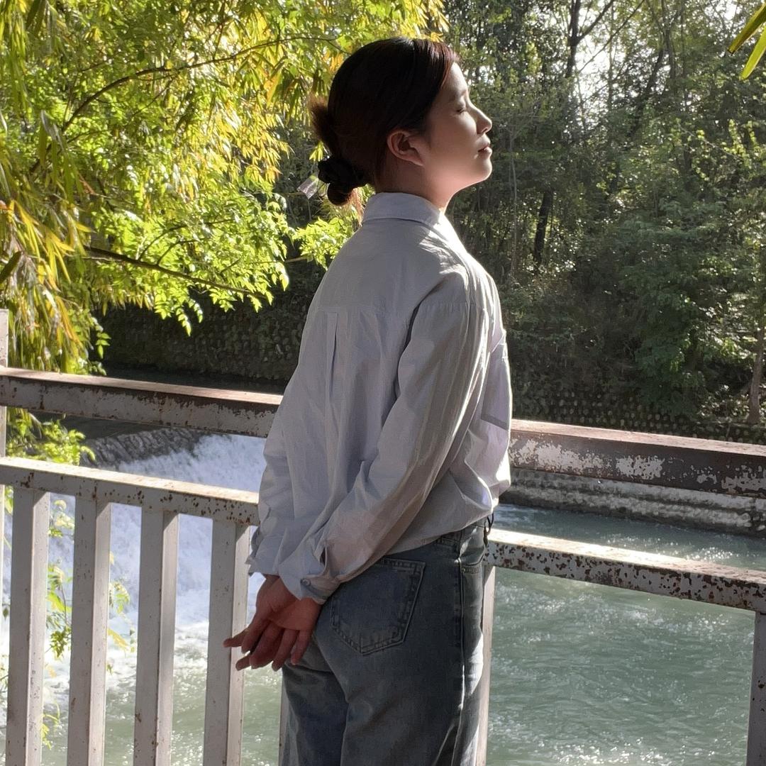 俊俏美丽的乖姐姐