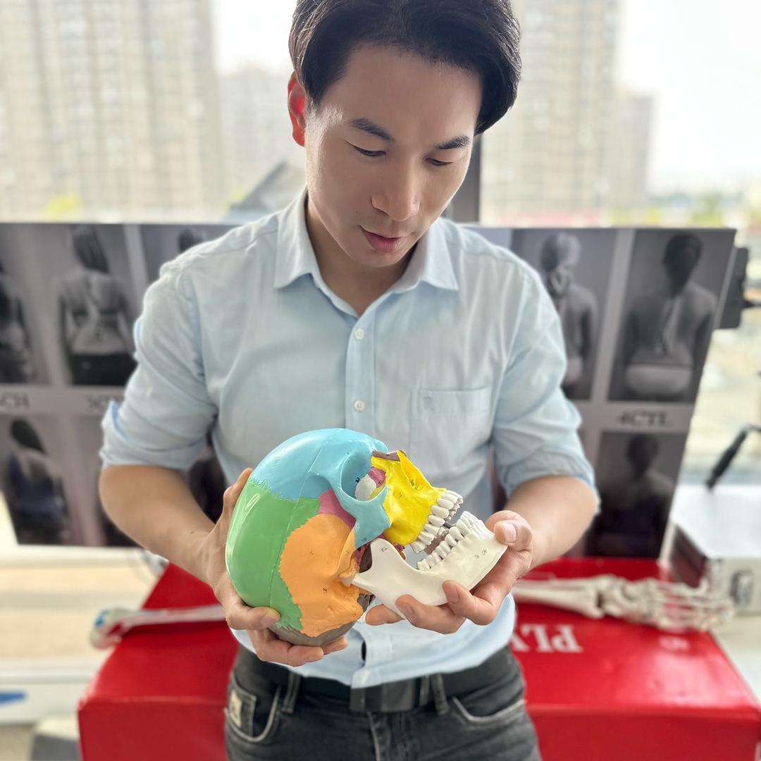 临沂脊柱侧弯/体态纠正