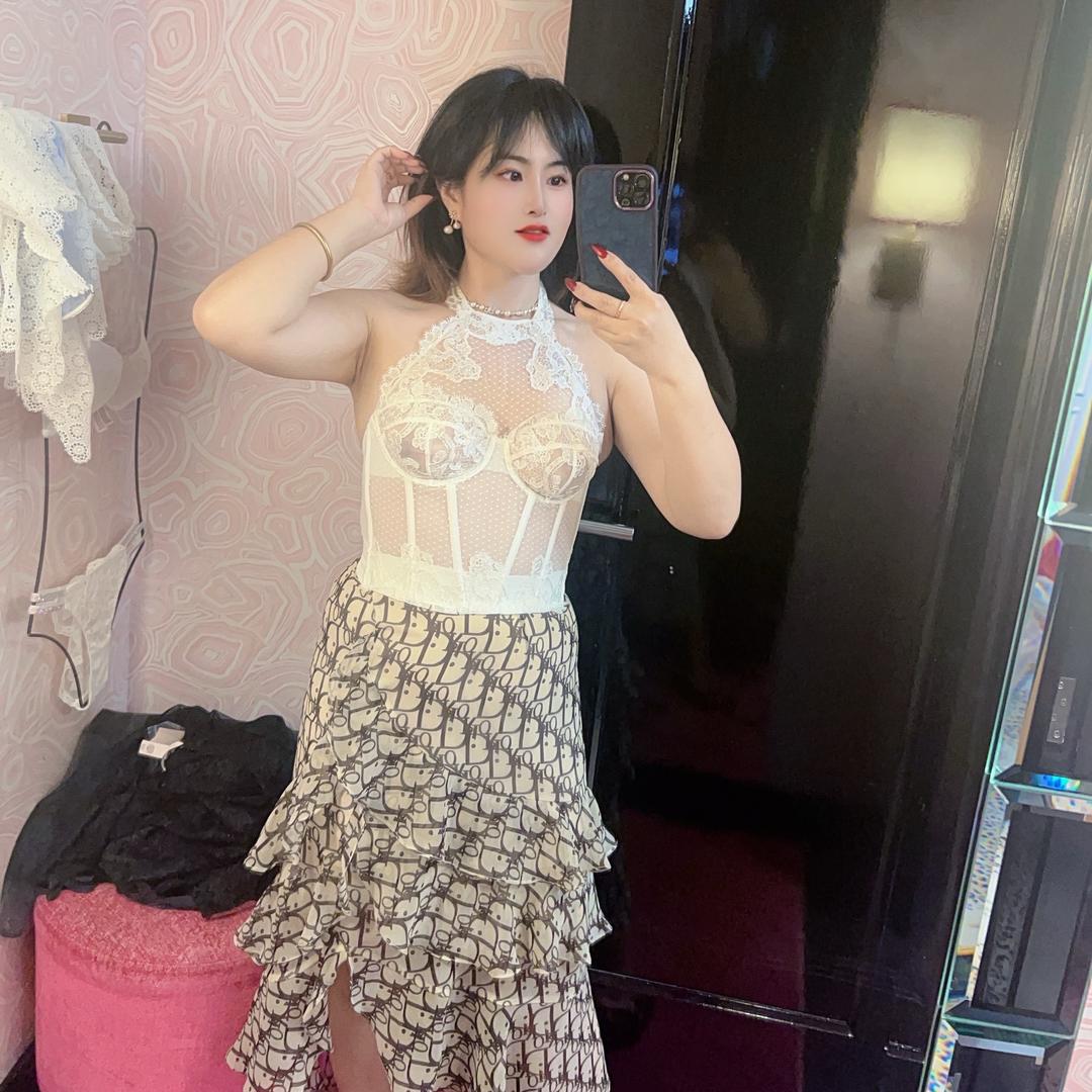爱穿蕾丝女王