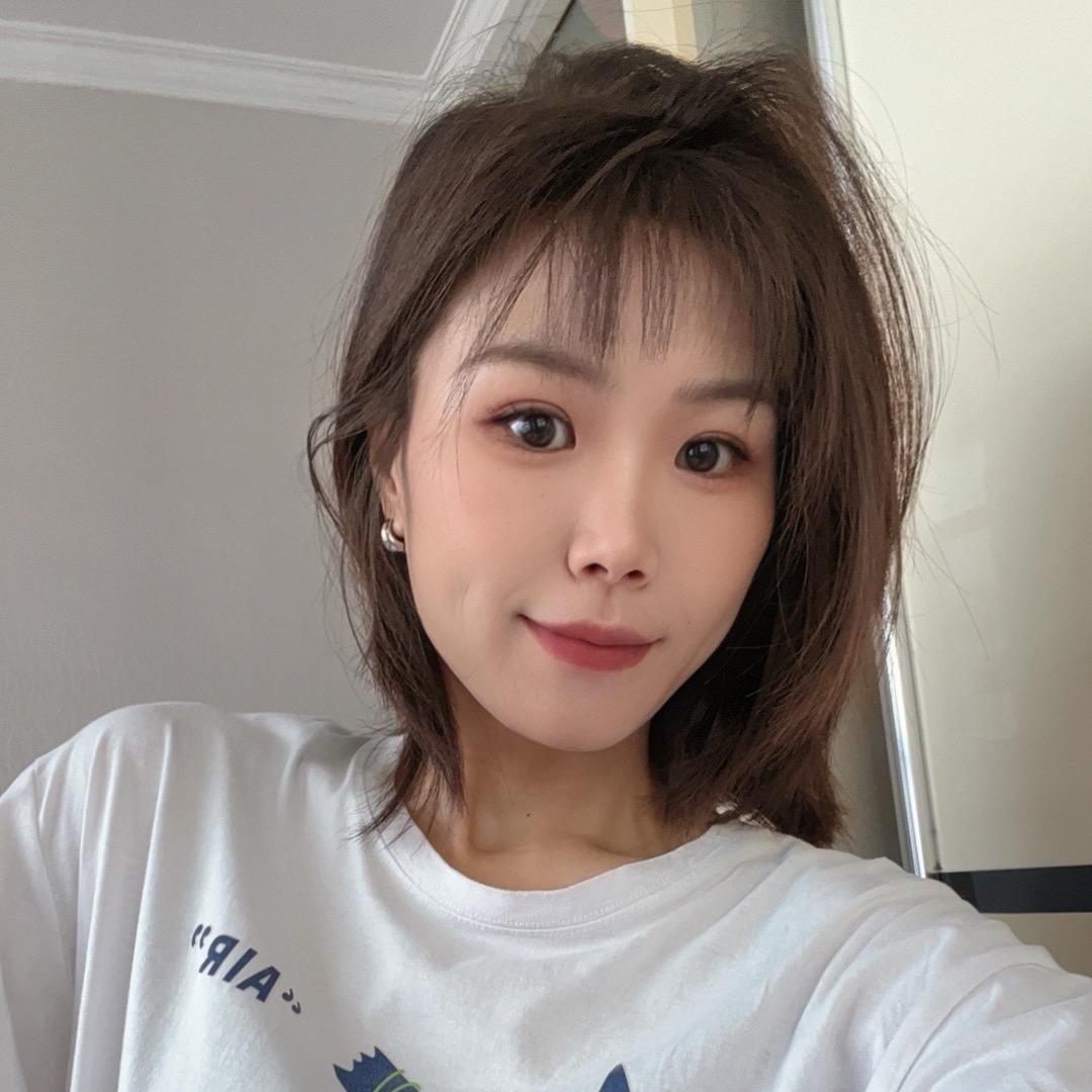 小黑€