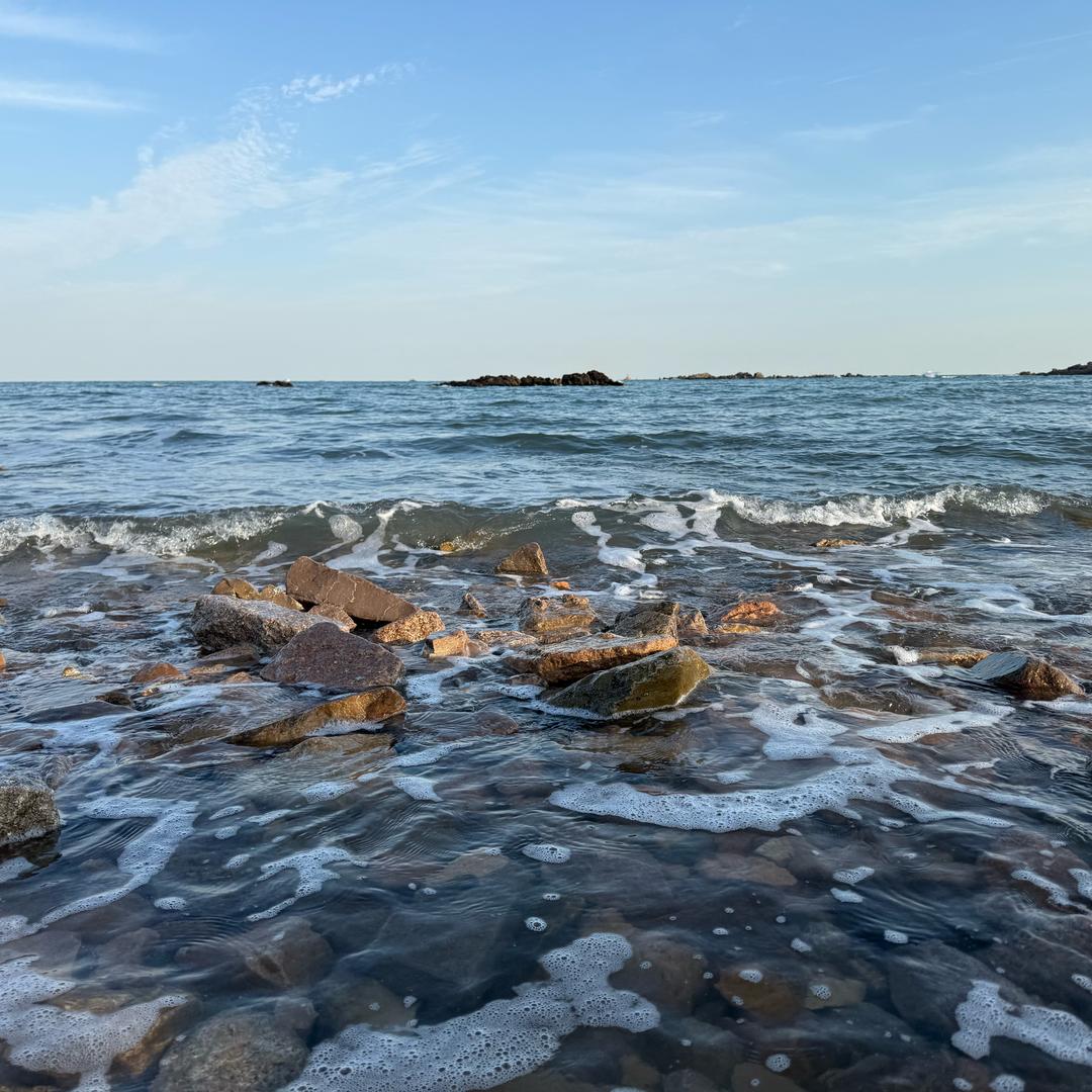 明天的太阳比月亮圆