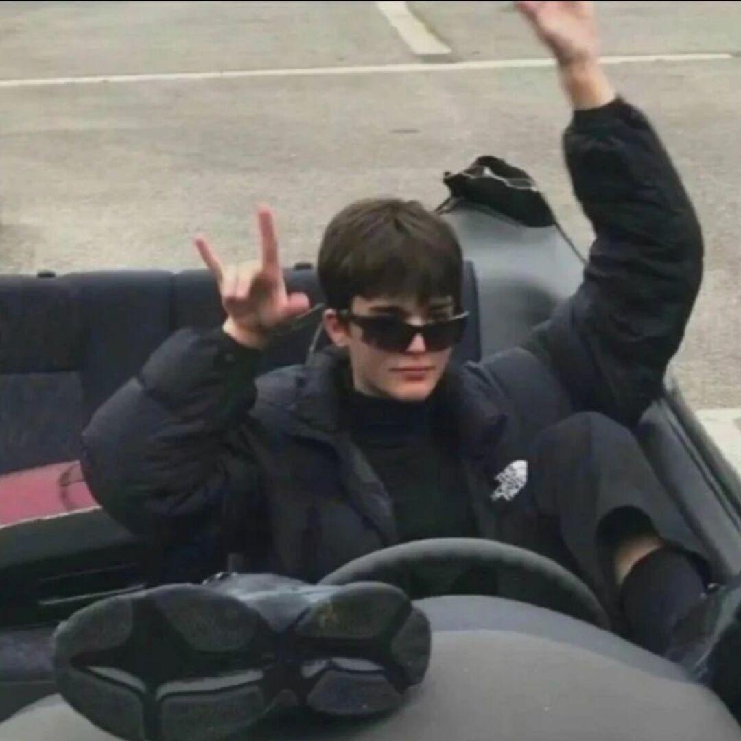 22°