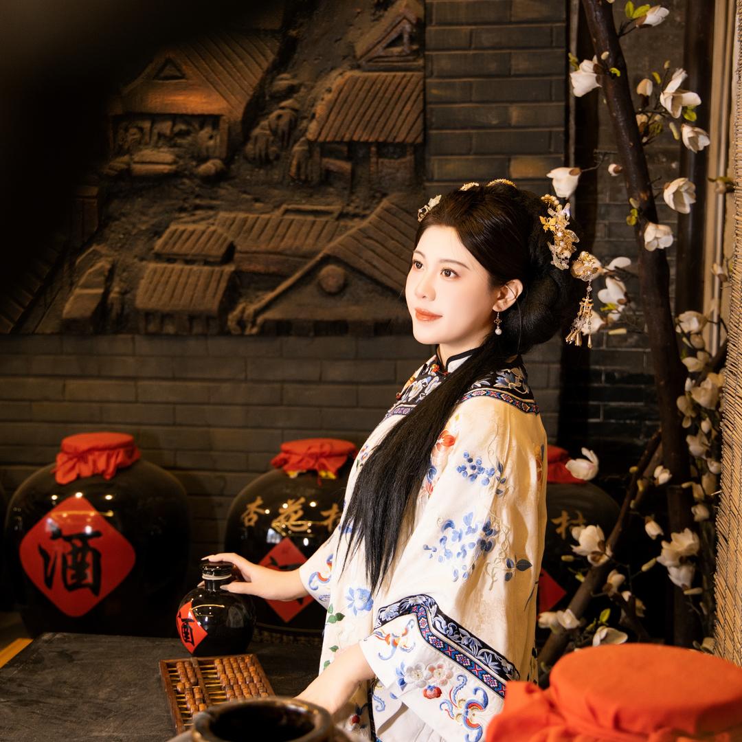 谢世轩.