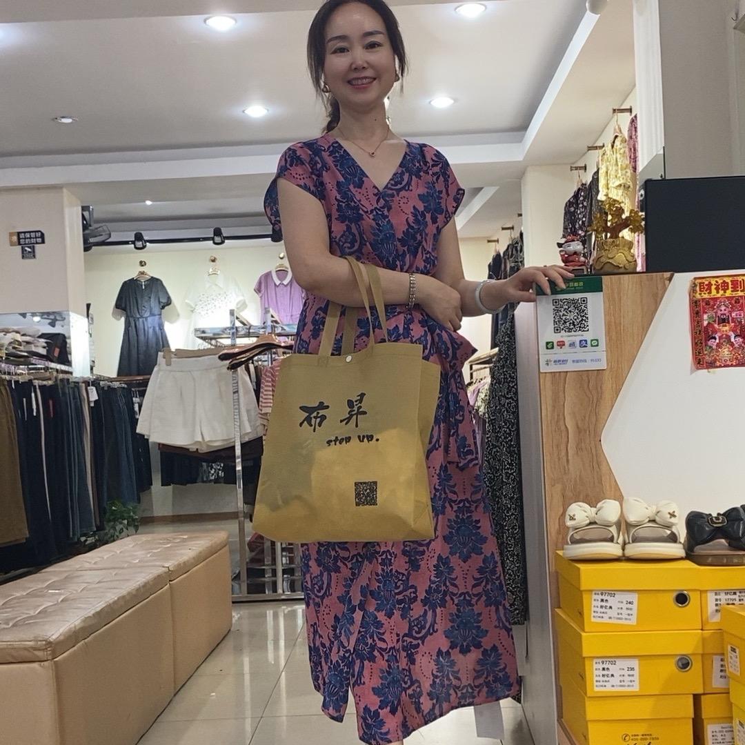 两路口卖衣服的潘姐