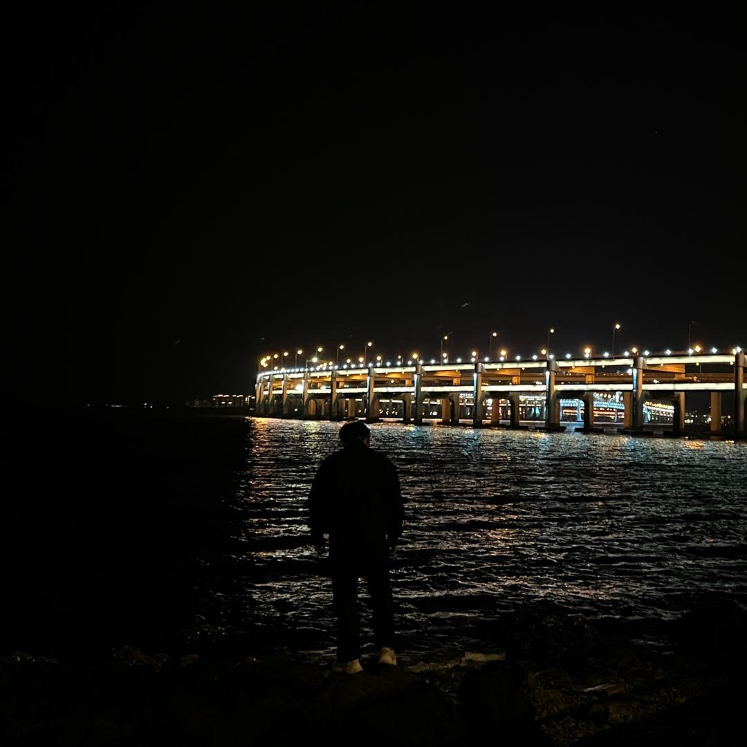 山山而川.