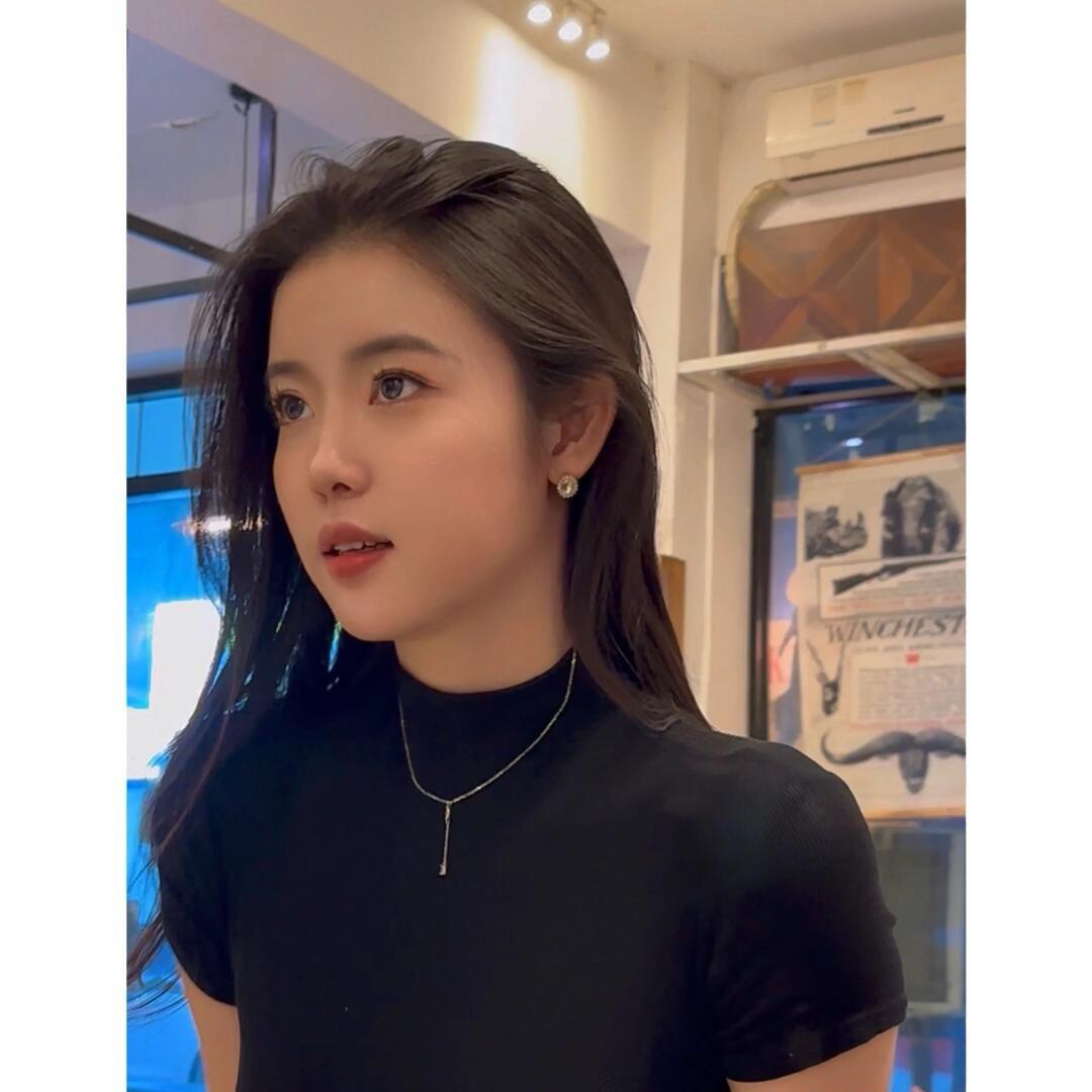 嫣然