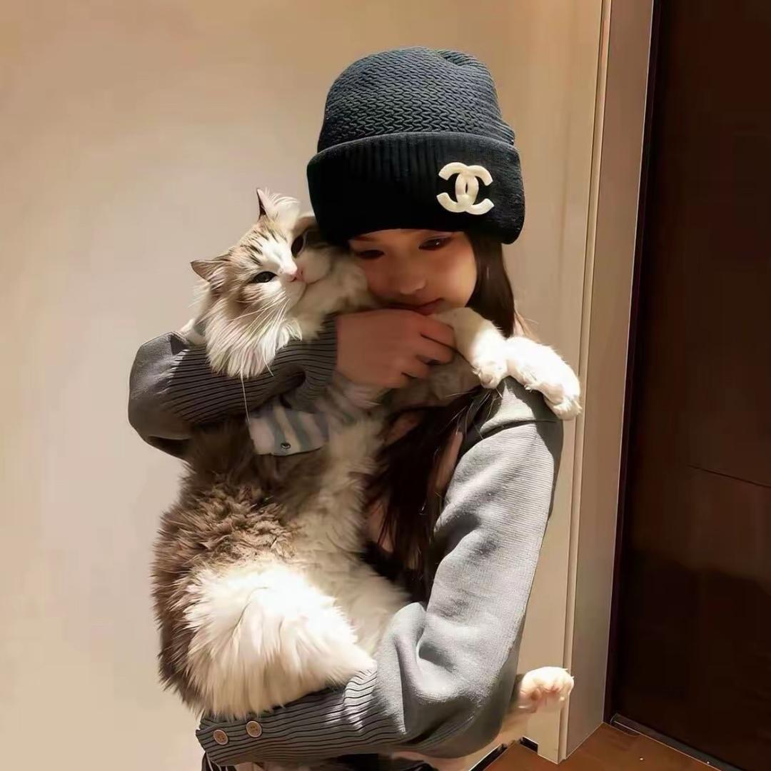 卖萌被肘击