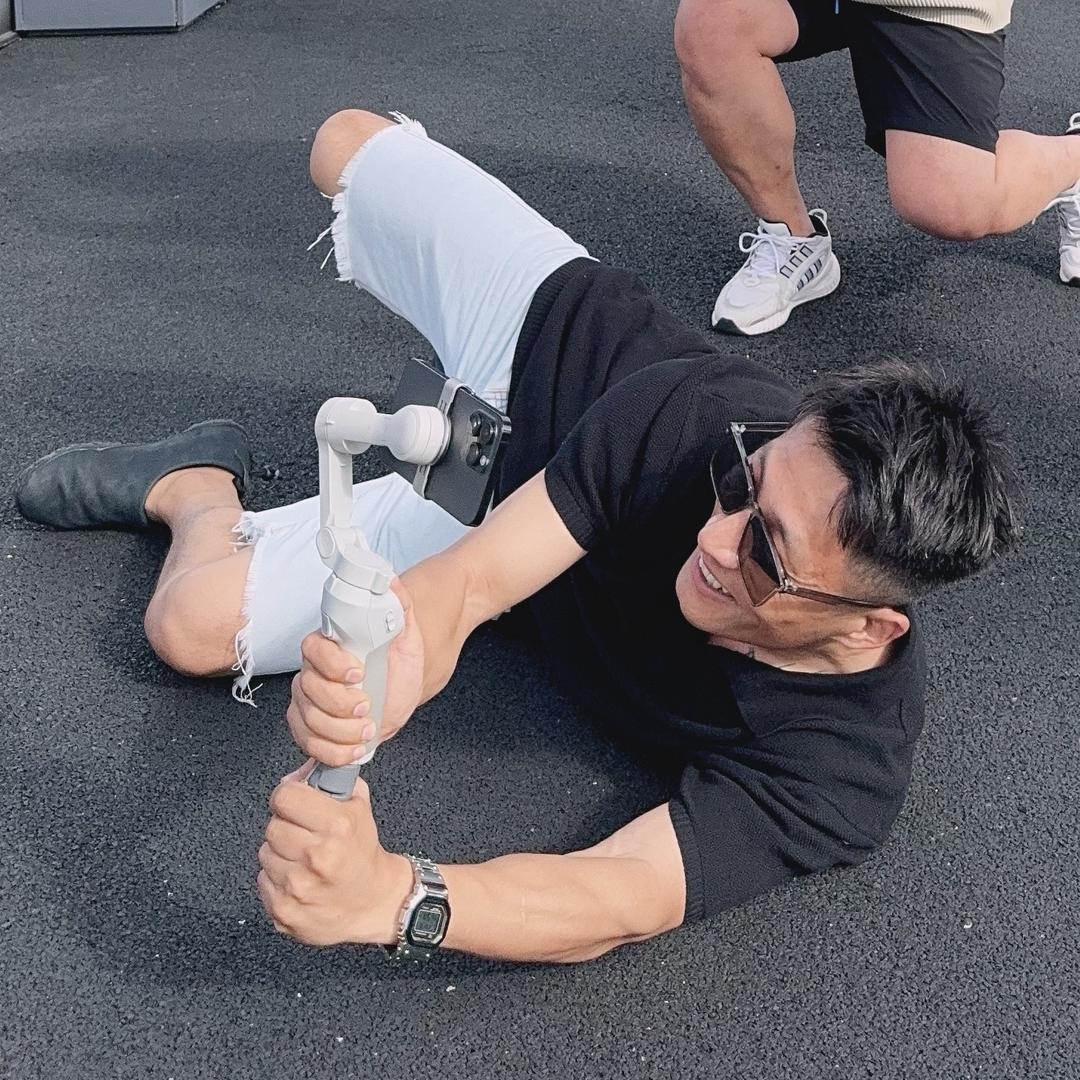 老设计师了