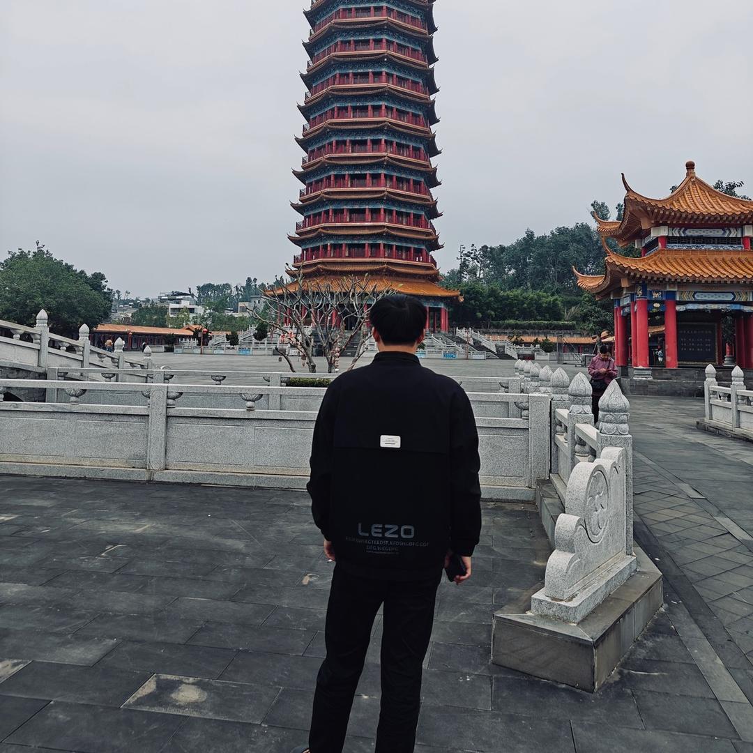 海南铝单板/木塑地板/铝方通_刘