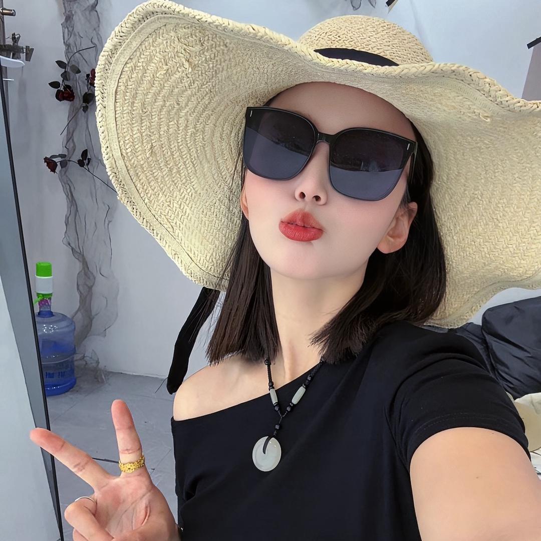 小白·Queen（每周四休播-爱穿搭版）