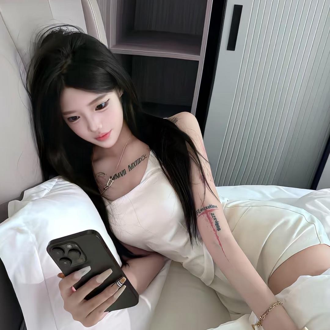 彩蝶任舞，花自香