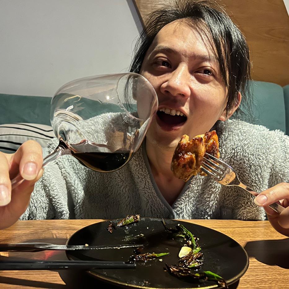 喝红酒很邢