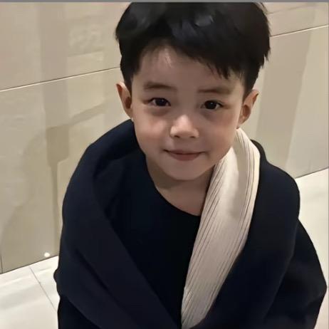 牛爷爷cos壮壮妈