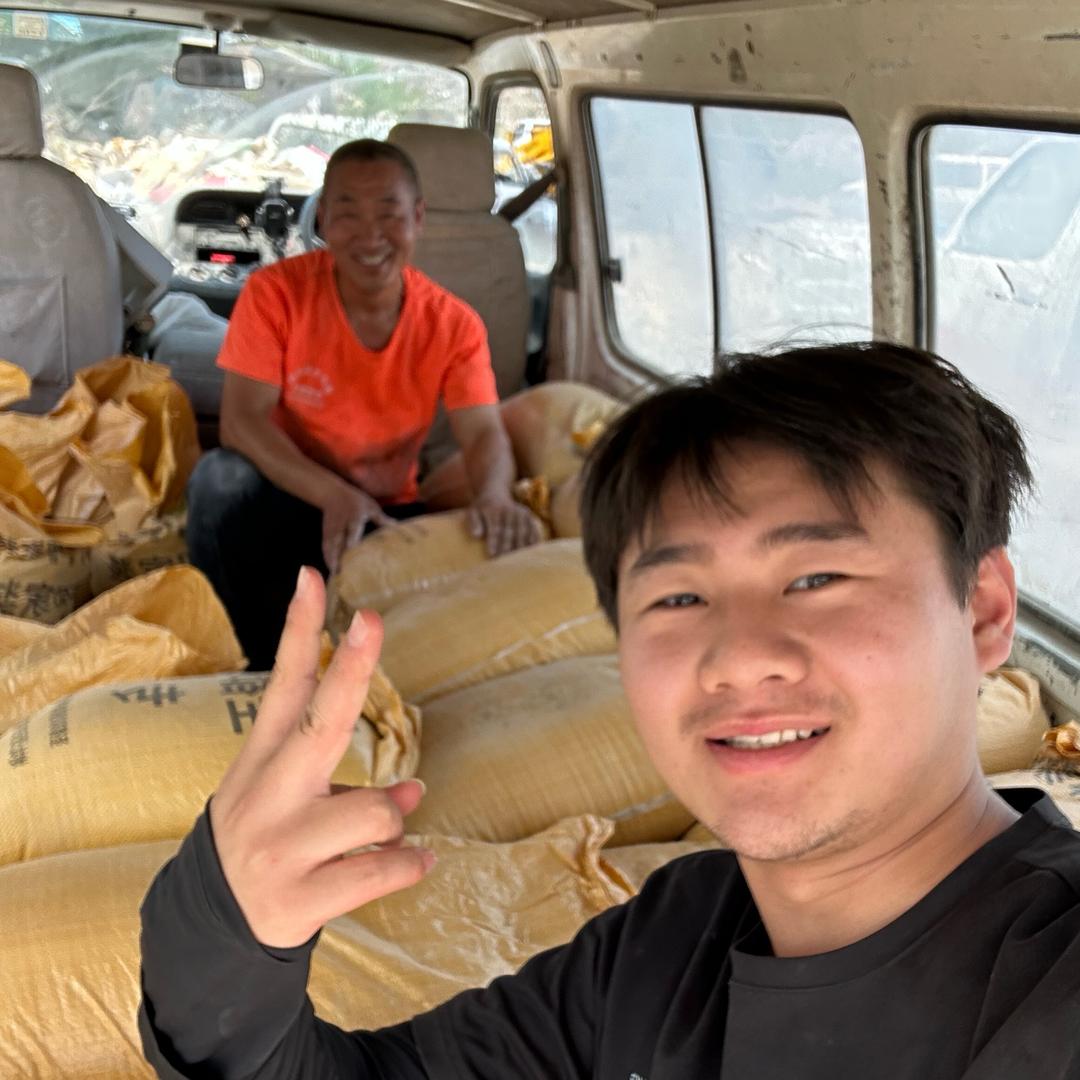 西安送沙子水泥的父子