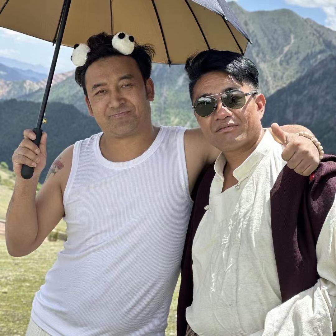 藏族歌手小更尕