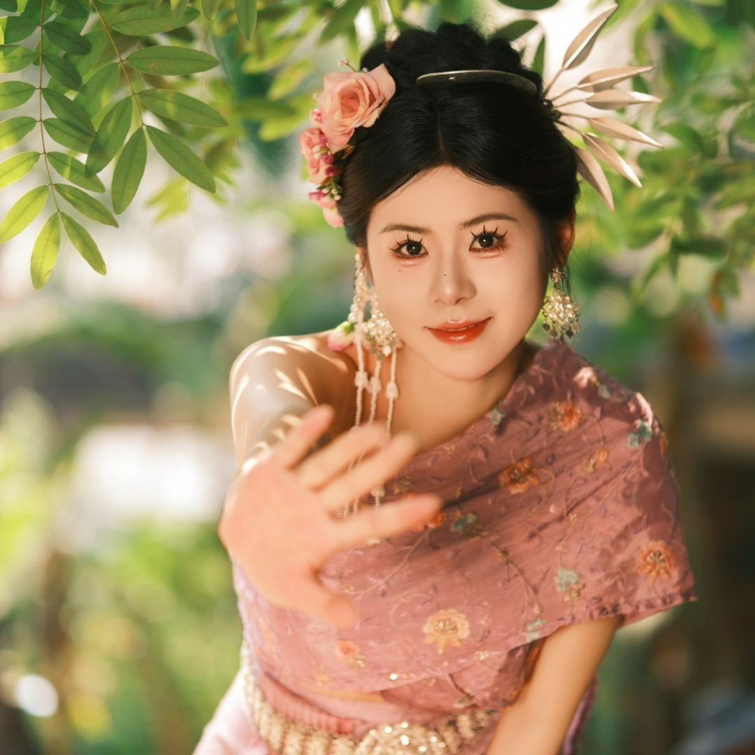 97年包子店老板娘