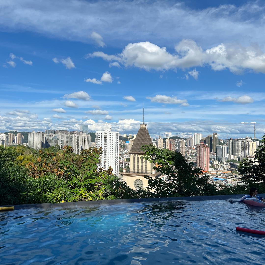 卓越体育游泳教练