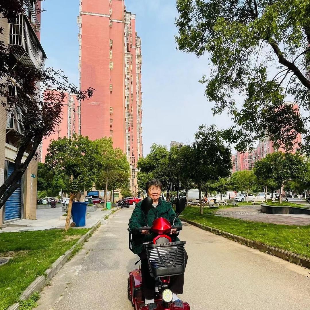 梅梅老玩童