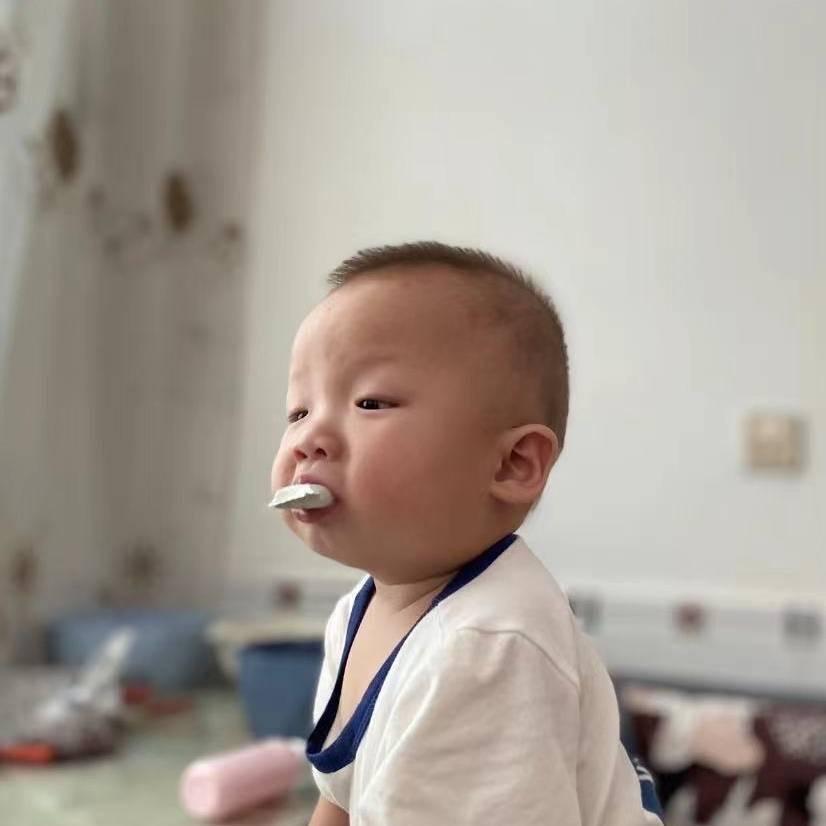 小何钓鱼
