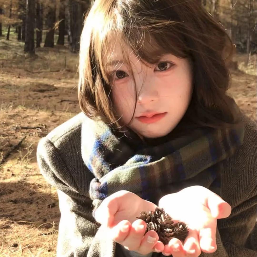 农村忧郁喂鸡妹