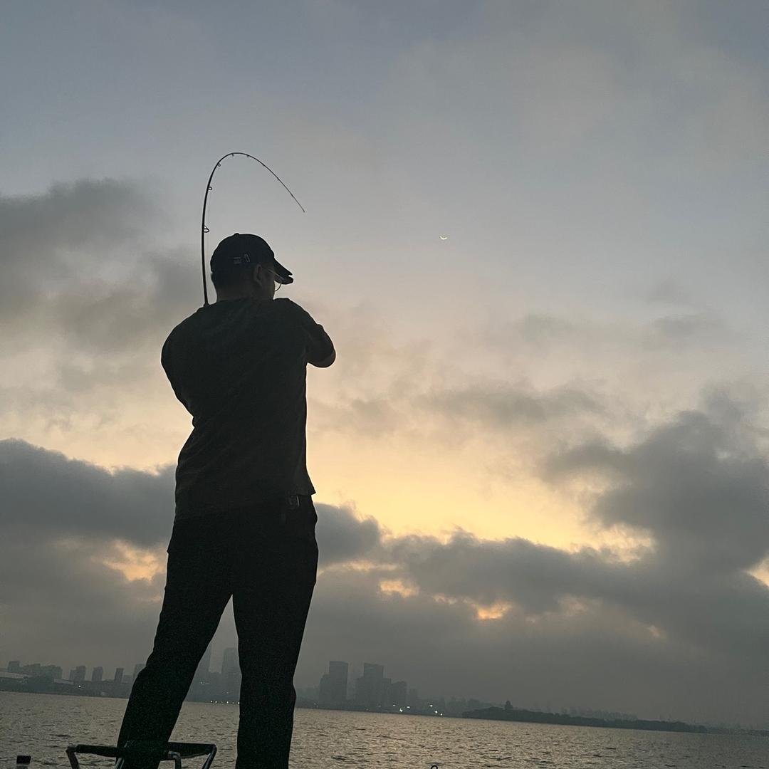 路客Look俱乐部戴Sir