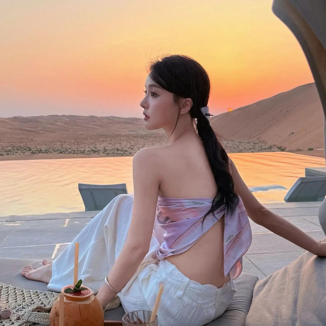 菜菜睡醒了..