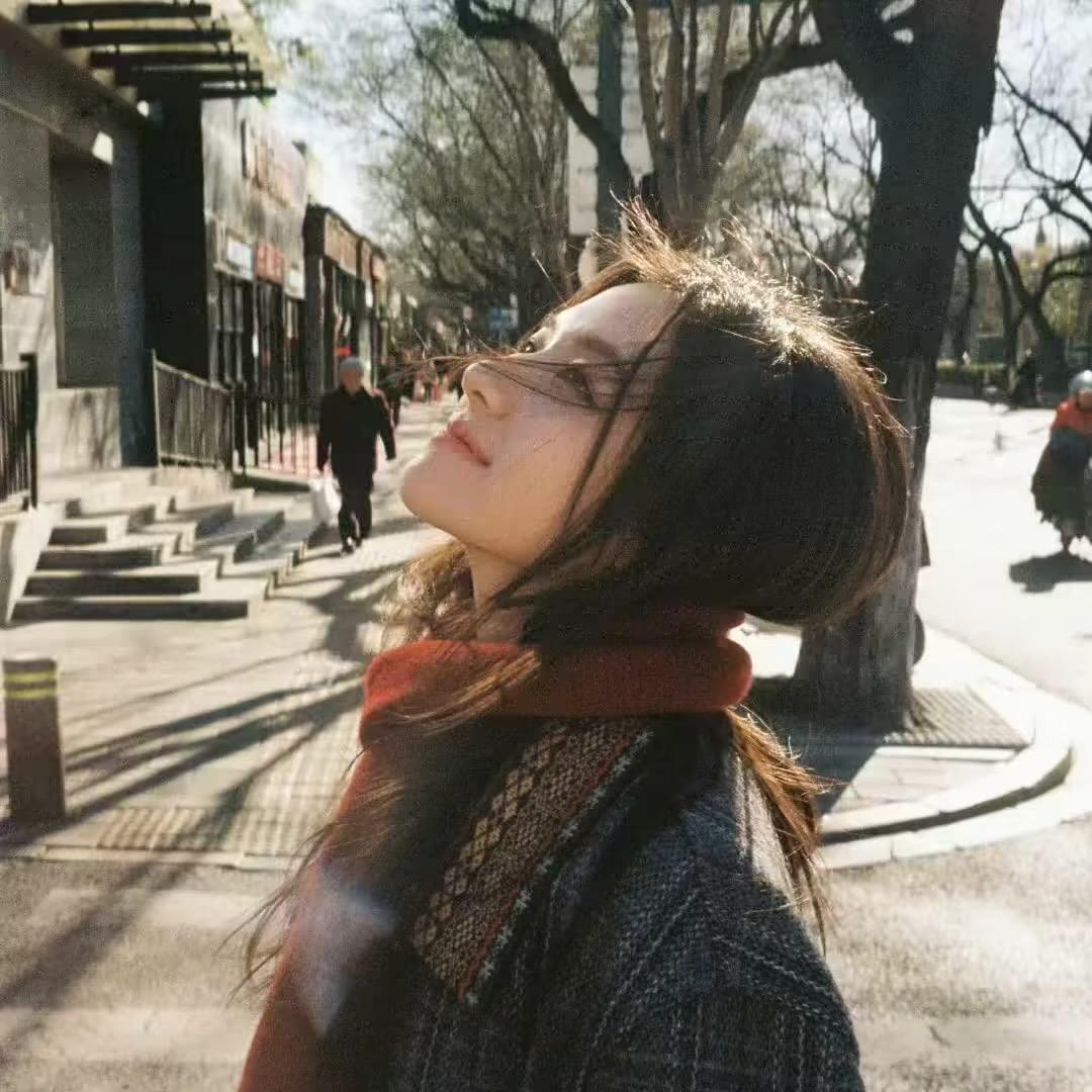 尢