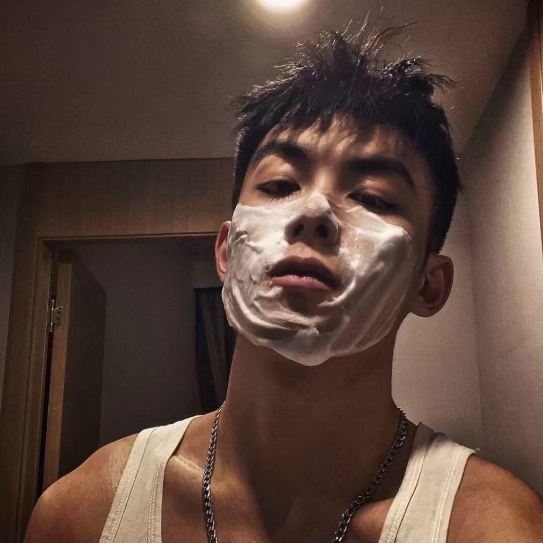 1.男的