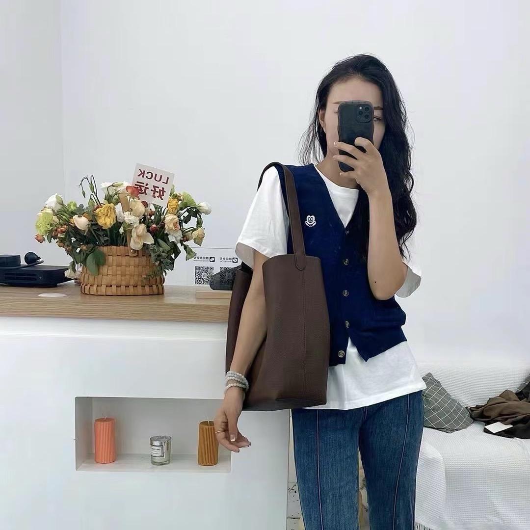 卡卡家的女装