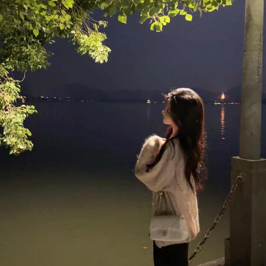 小 耳朵.