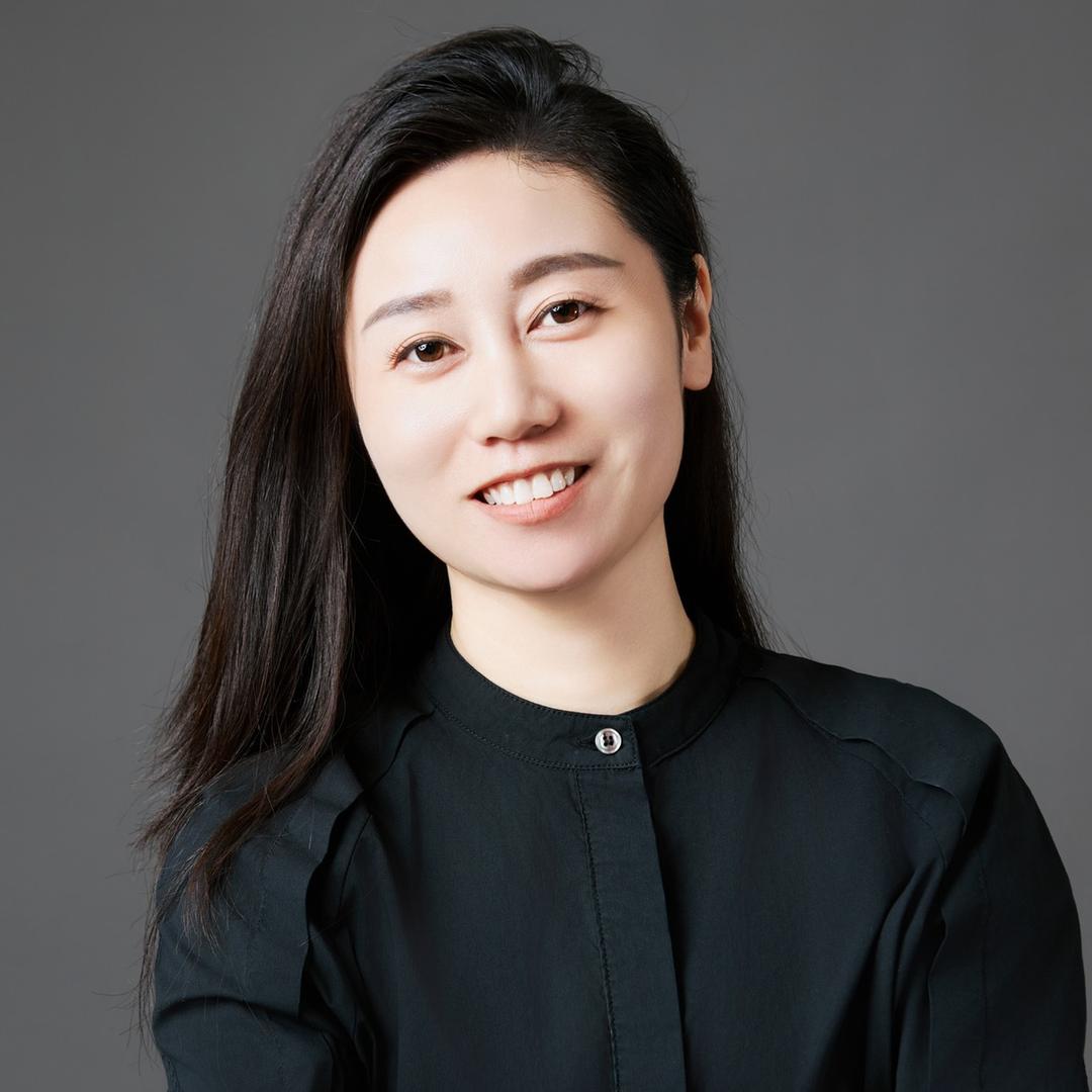 设计师李芳
