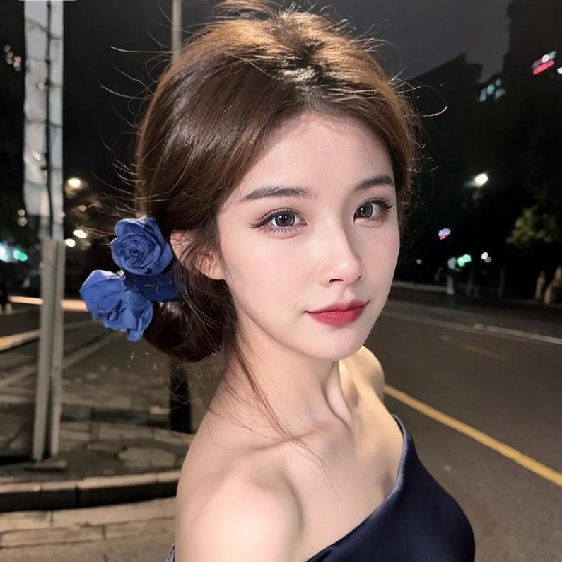 严允燕.