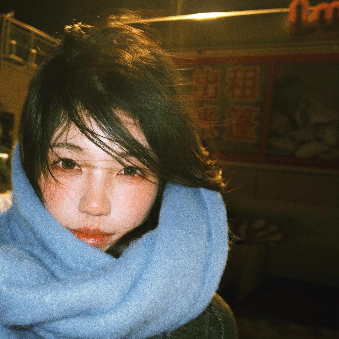 烟似琉璃泛黄昏