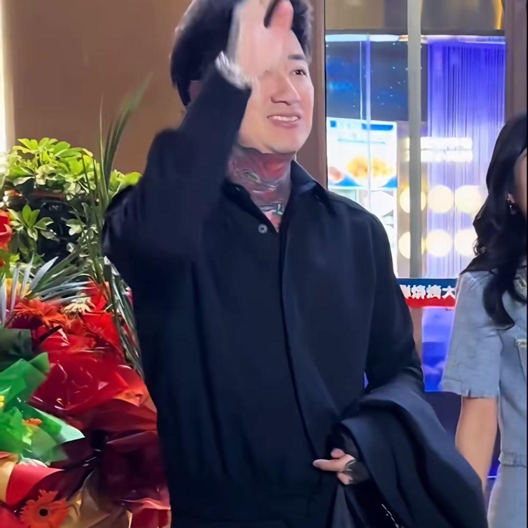 b、