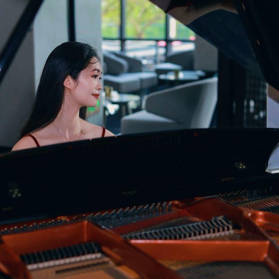 灵通专注钢琴教学的王丽老师