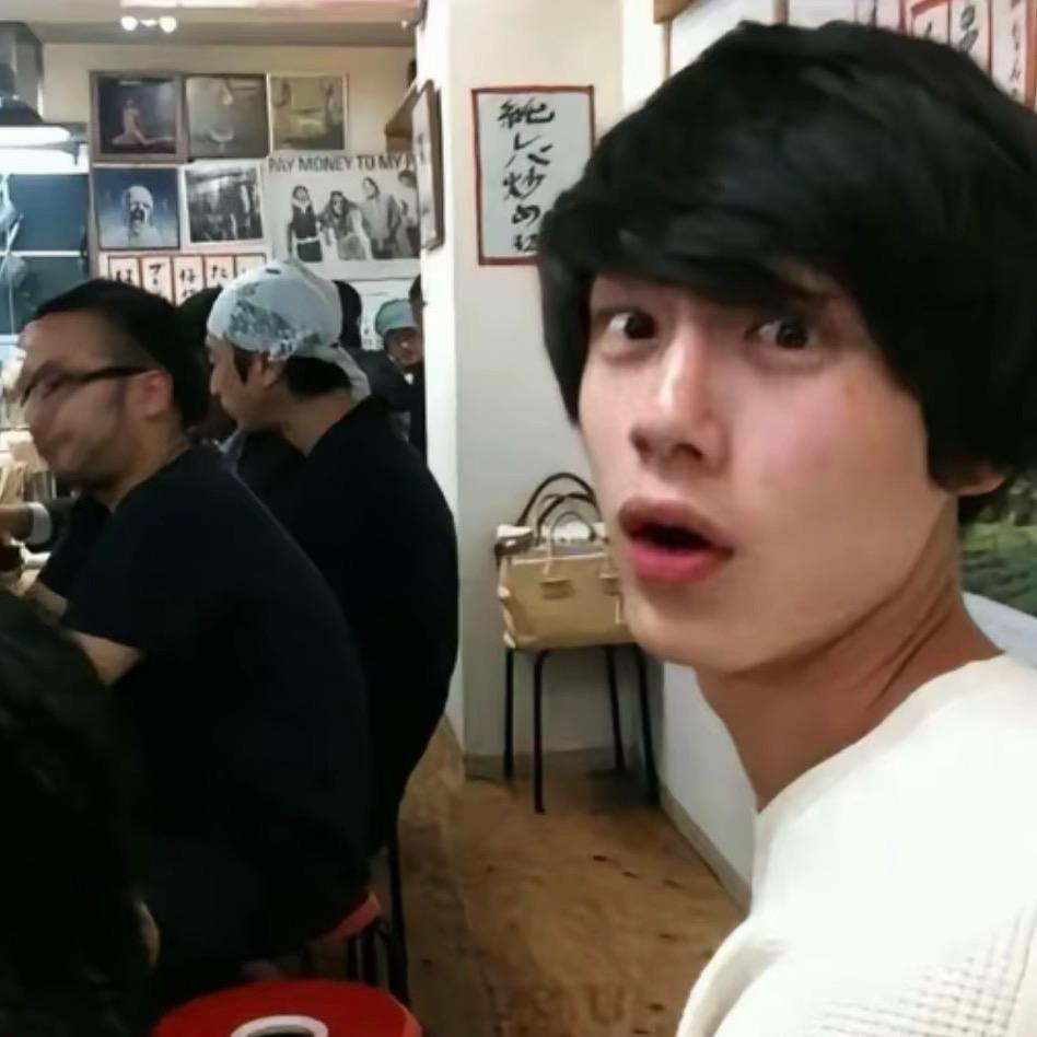 黑不溜秋