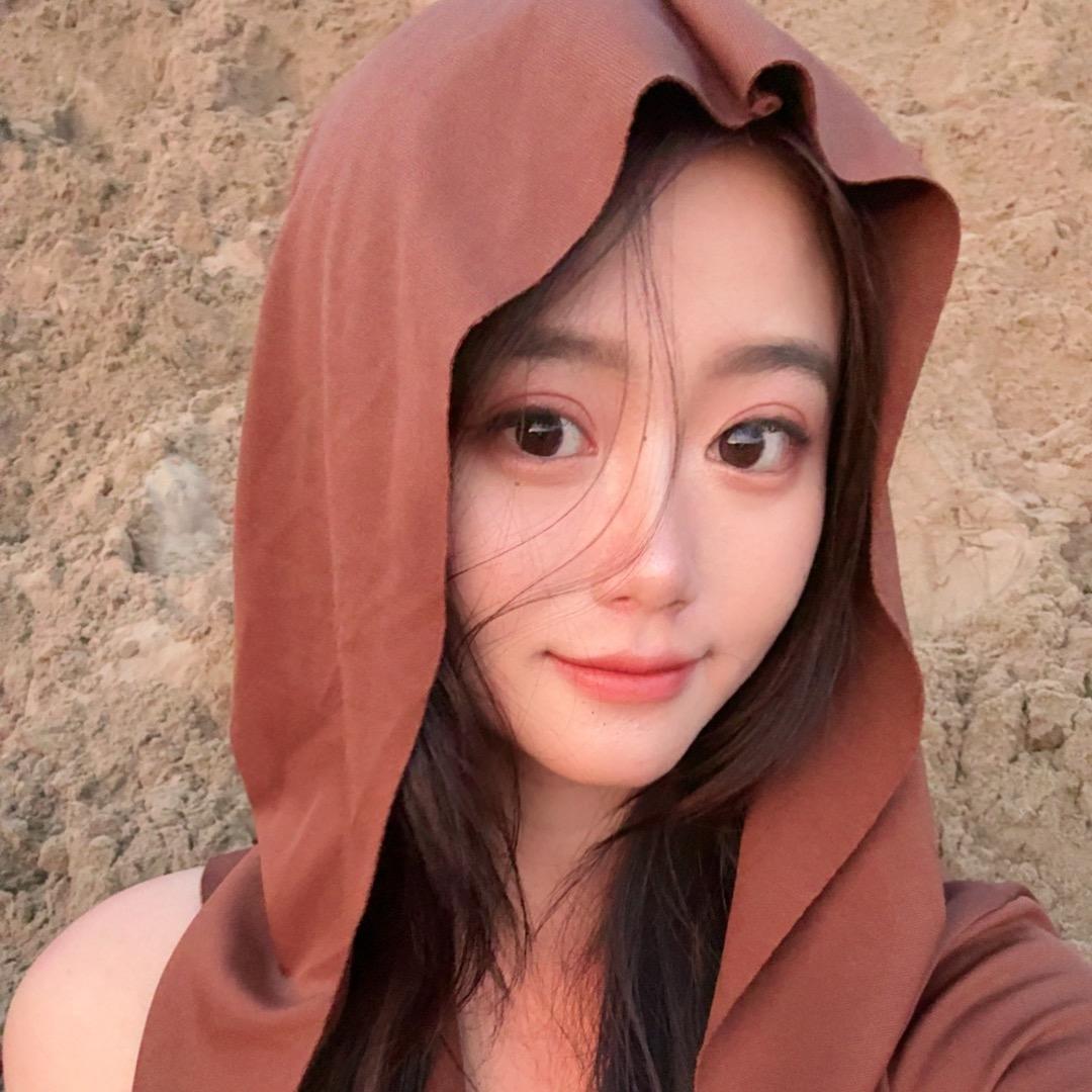 一只游荡的猫。