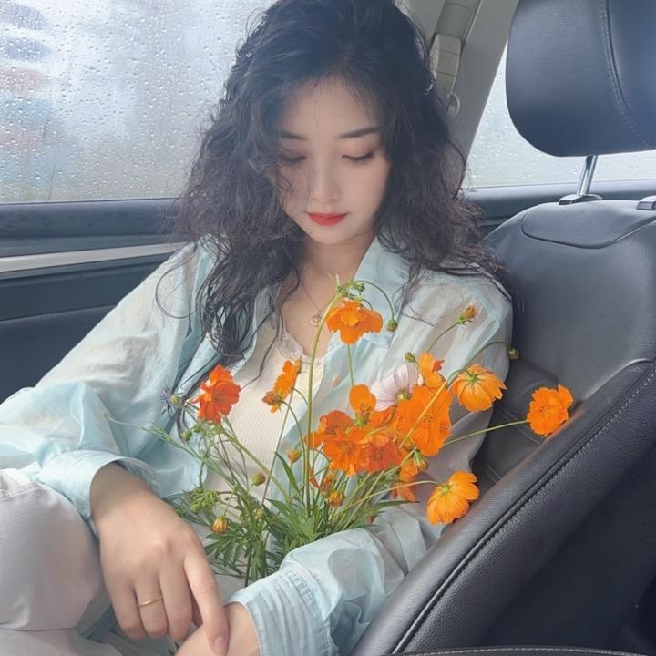 集她服装工厂店～小敏