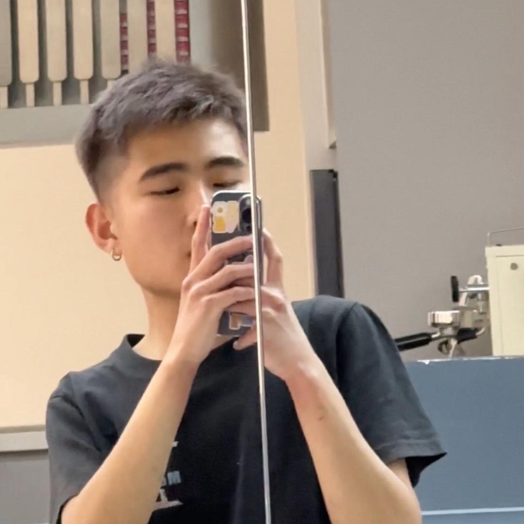 小周同学. 🚬
