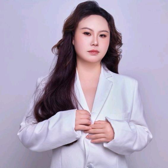 都江堰素颜调肤师丽敏