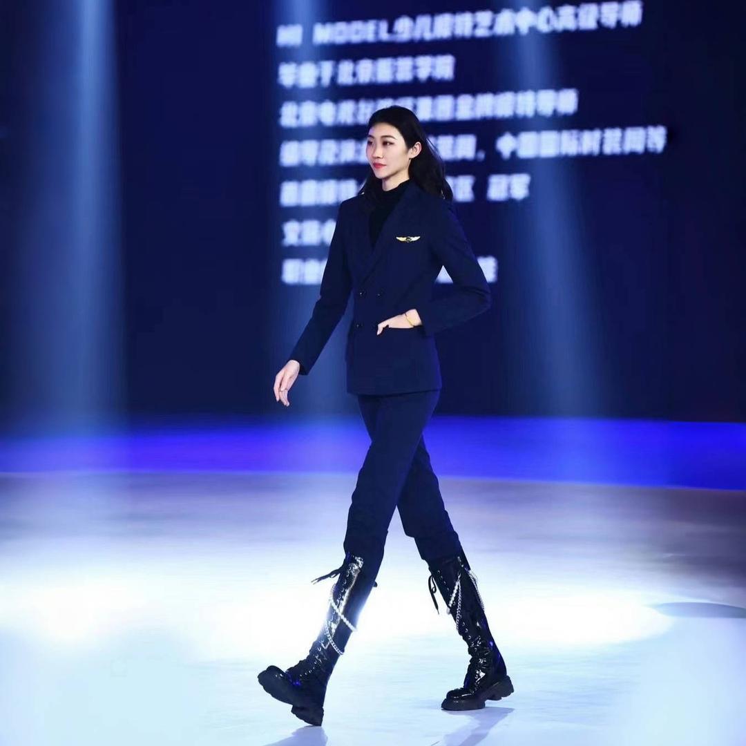 Hi Model 范范老师