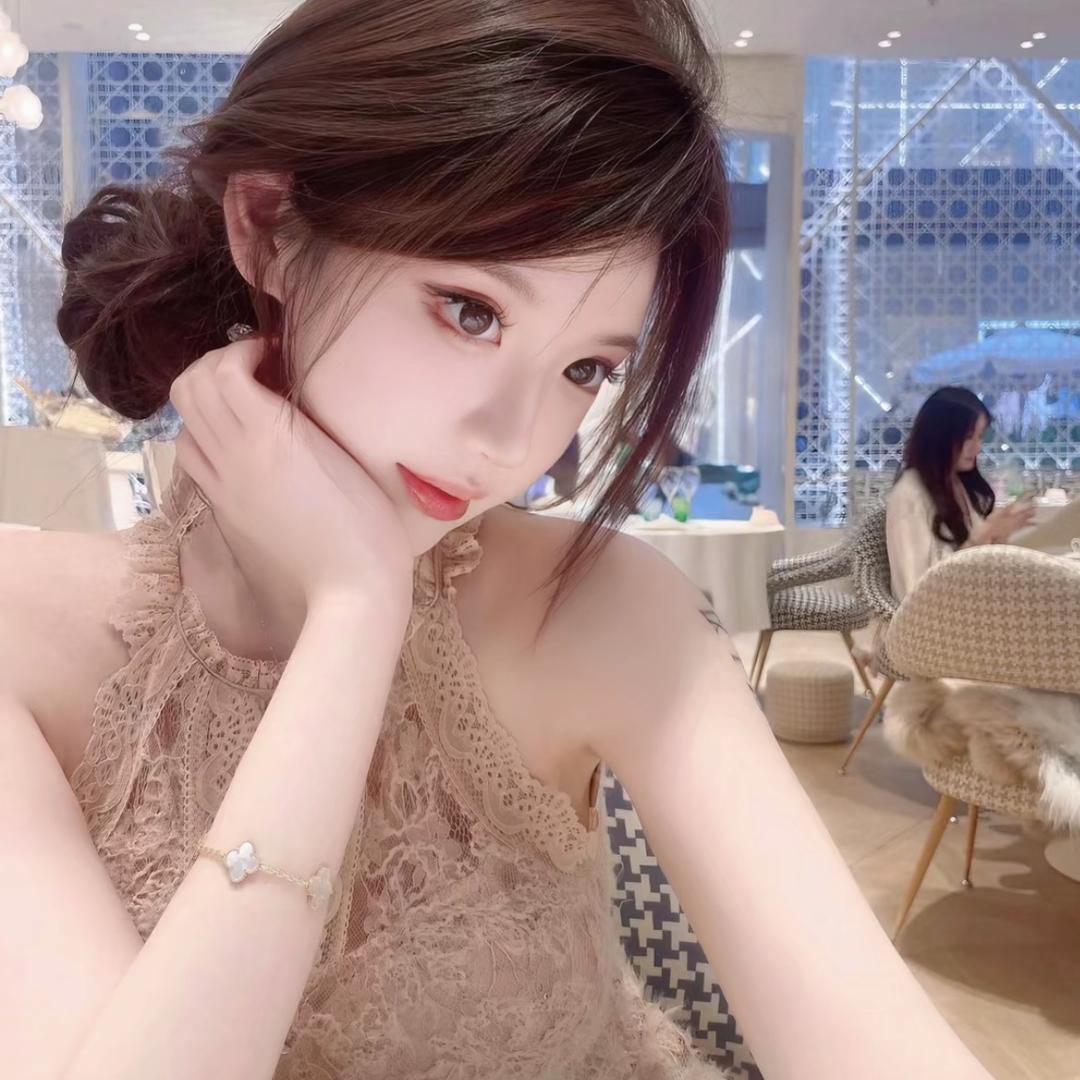 纯情美艳红太狼