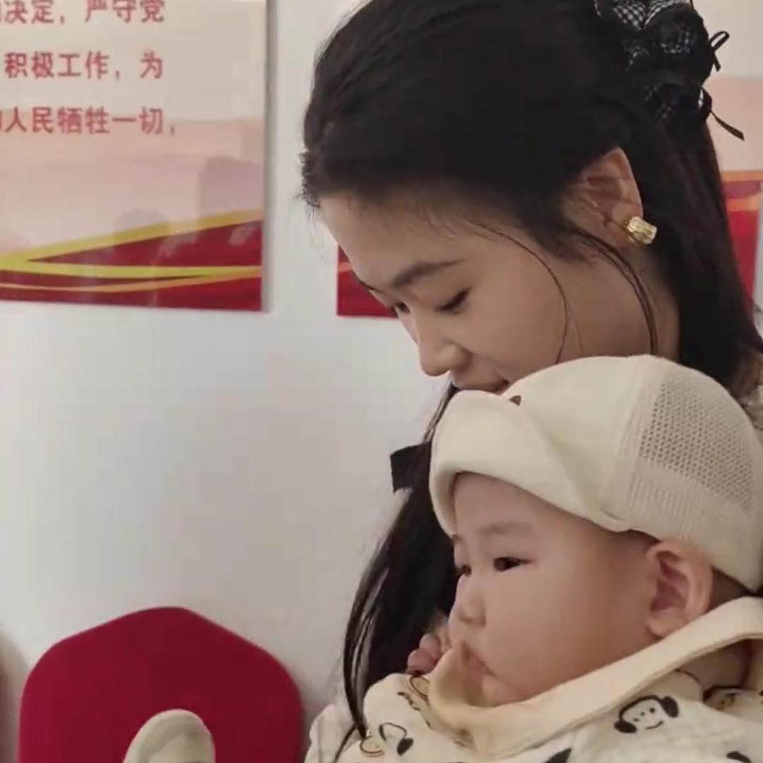 大衣哥儿媳陈萌