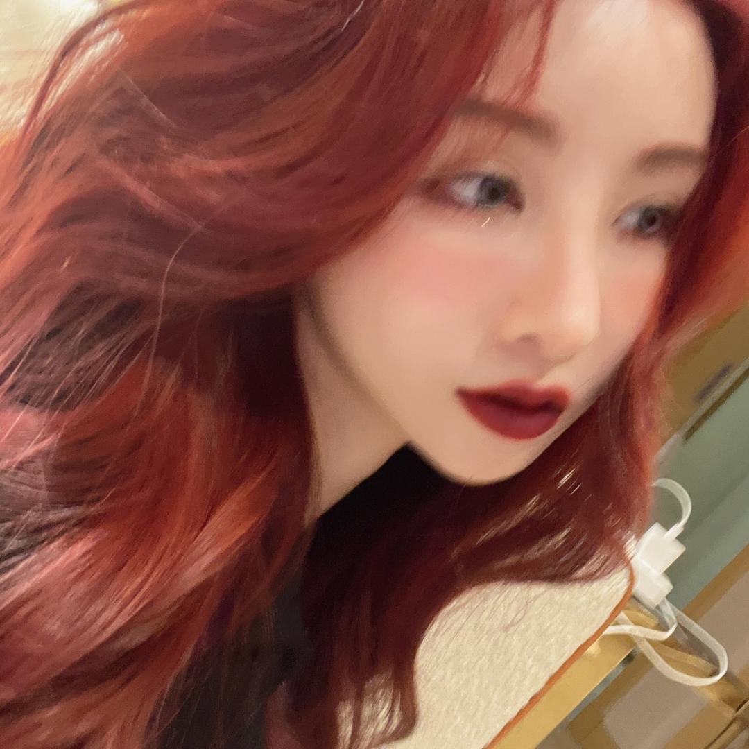 张沫凡MOMO